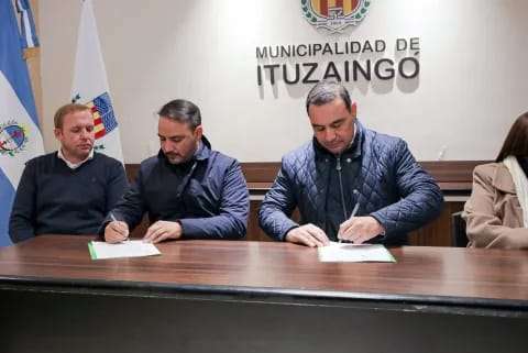 El Gobierno de Ctes firmó un convenio con las municipalidades de Isla Apipé, Ituzaingó